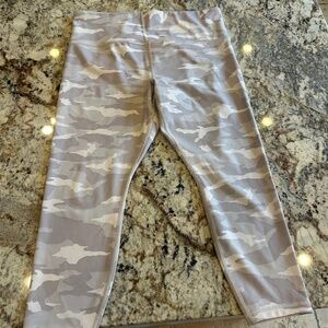 Athleta white camo leggings in size large petite